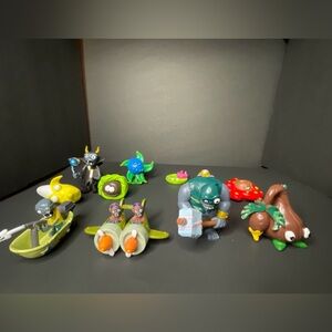 Huge Lot of 10 Plants Vs Zombies 3" PVC Figures Party Favors Bulk Figure